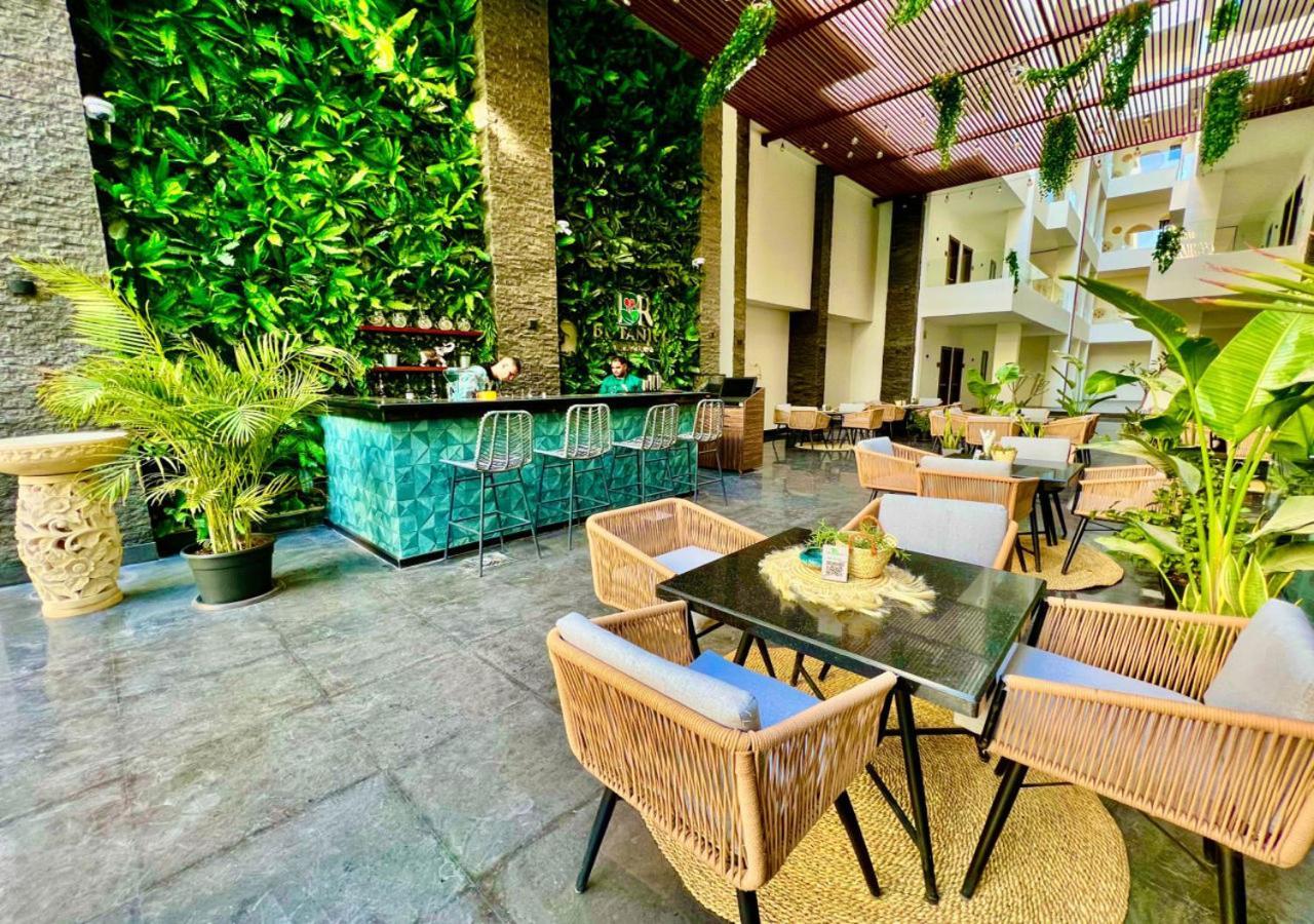 Sanctuary Sunlit Hurghada Haven With 4 Pools, Rooftop Sunsets & Gourmet Bites Steps Away Esterno foto